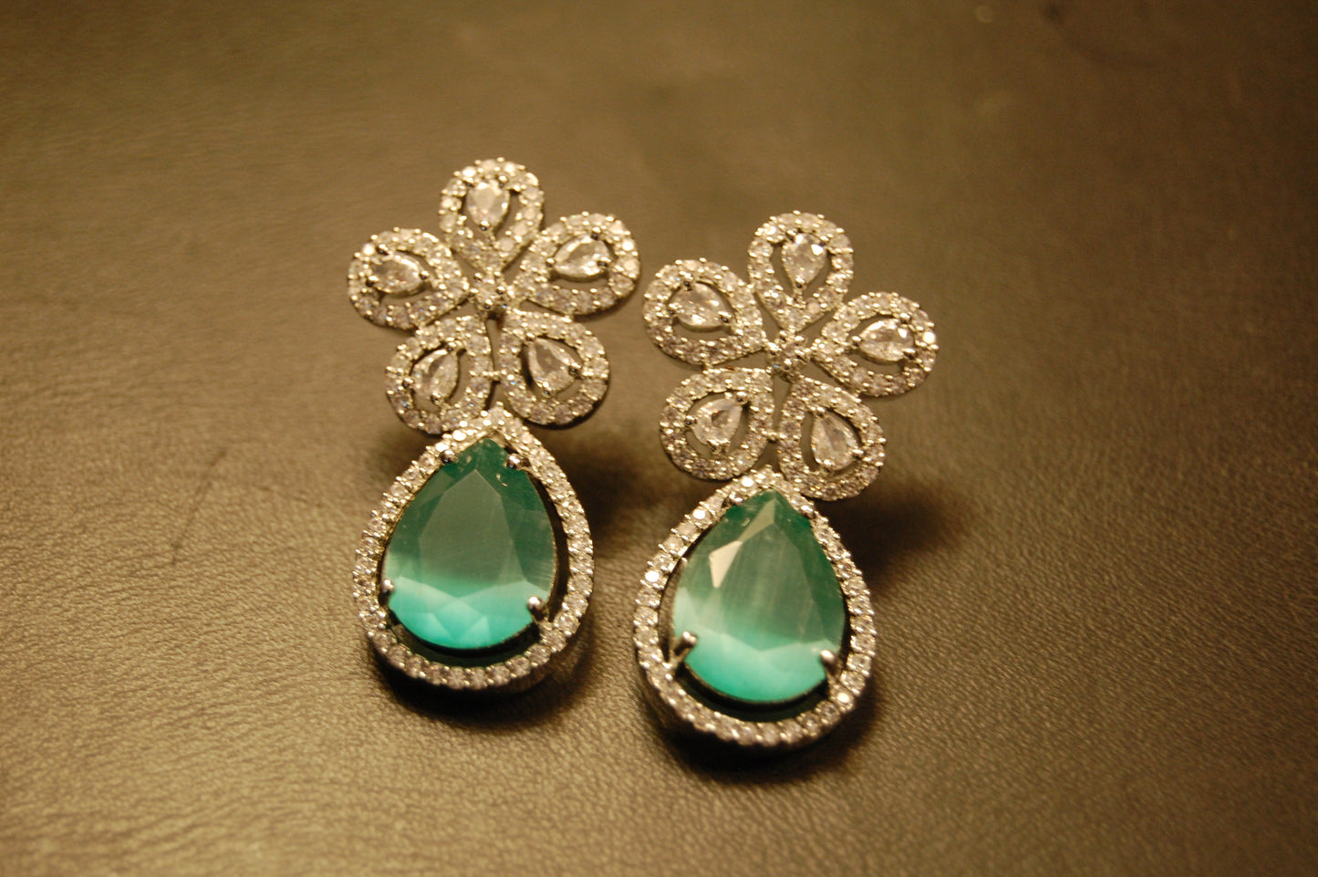 ZIRCON EARRINGS IN JADE GREEN