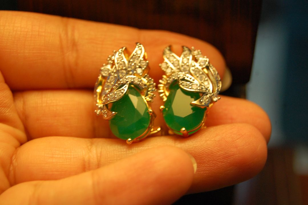ZIRCON & GREEN STONE EARRINGS