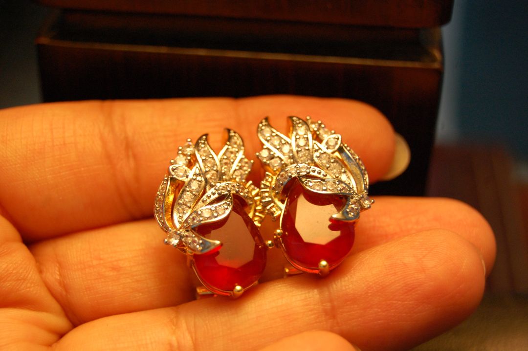 ZIRCON & RED STONE EARRINGS