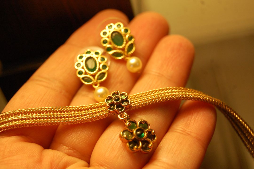 DELICATE FLORAL CHOKER SET IN GREEN