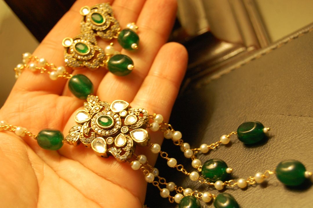 GREEN NECKLACE SET KUNDAN & PEARLS STRING