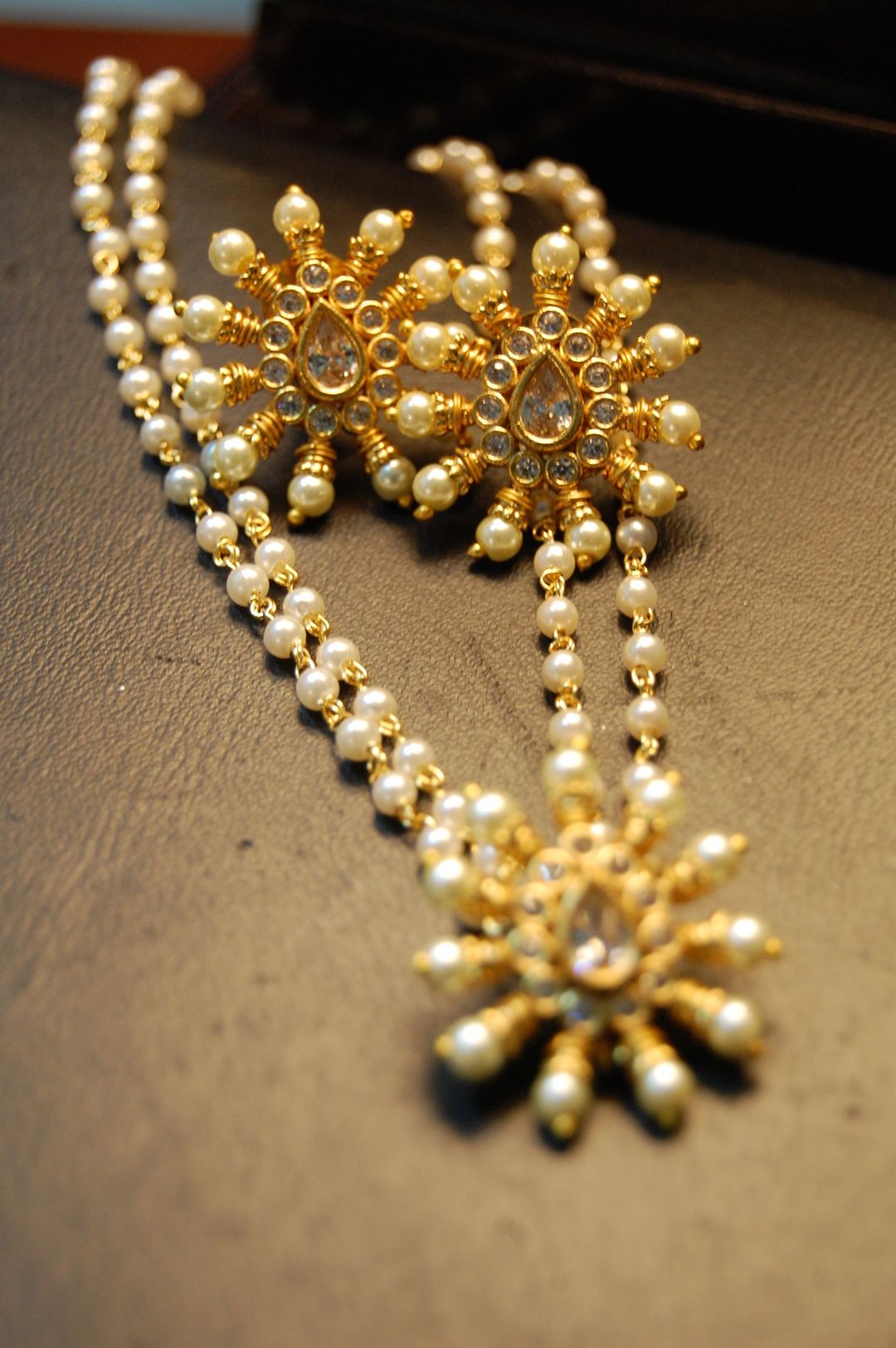 DELICATE KUNDAN & PEARLS PENDENT SETS