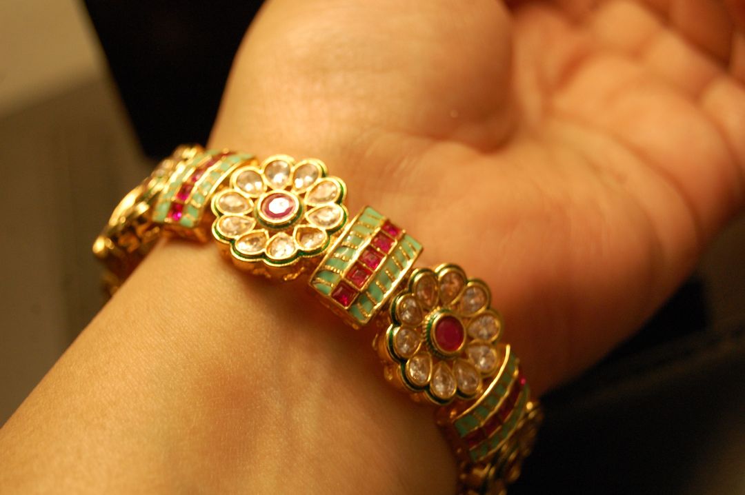 SINGLE FLORAL INDIAN KARA (OPENABLE)
