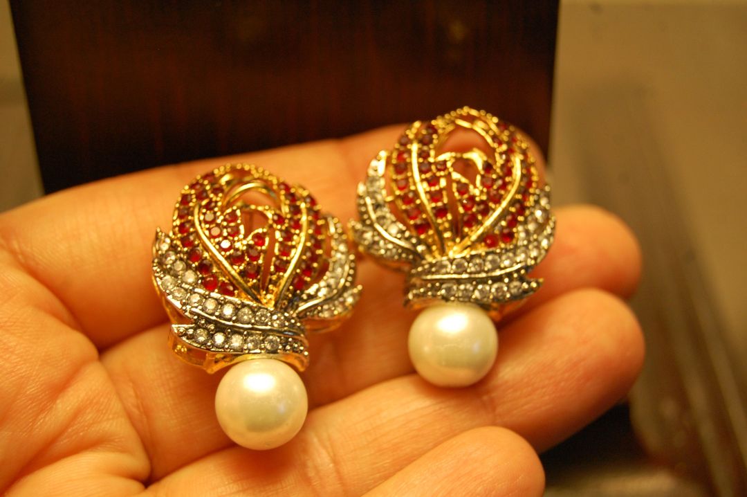 RED & PEARL FLORAL EARRINGS