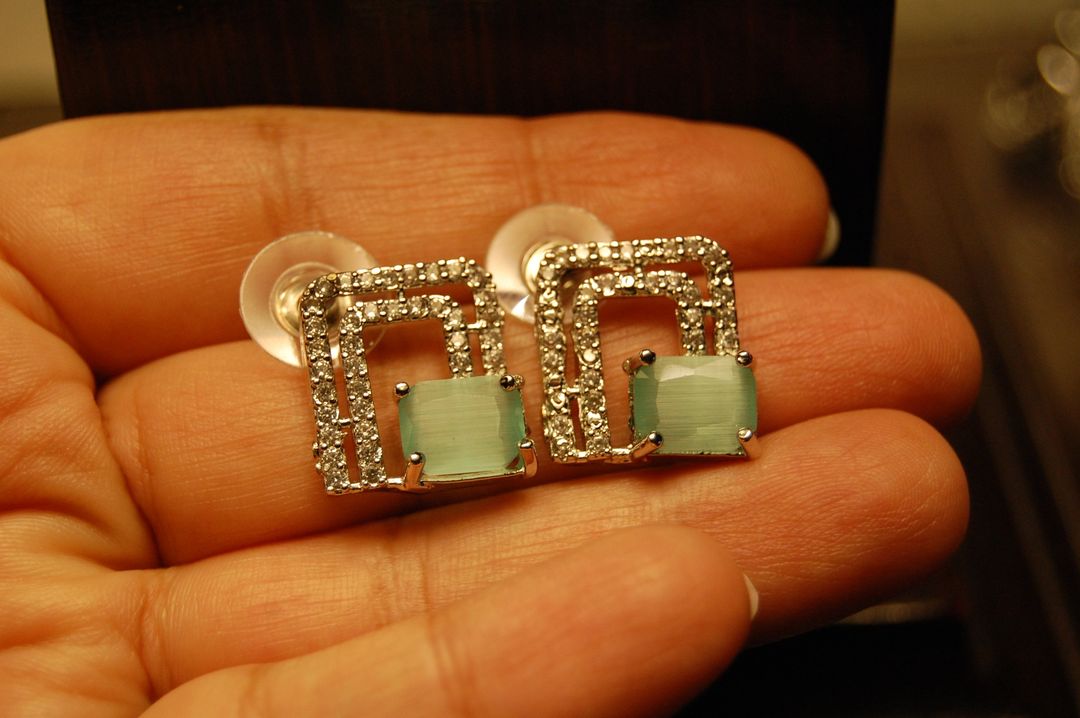 ZIRCON EARRINGS IN JADE GREEN