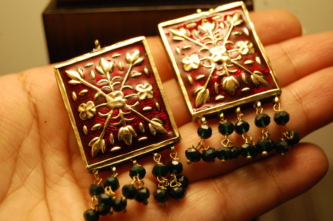 RED MEENA EARRINGS WITH GREEN