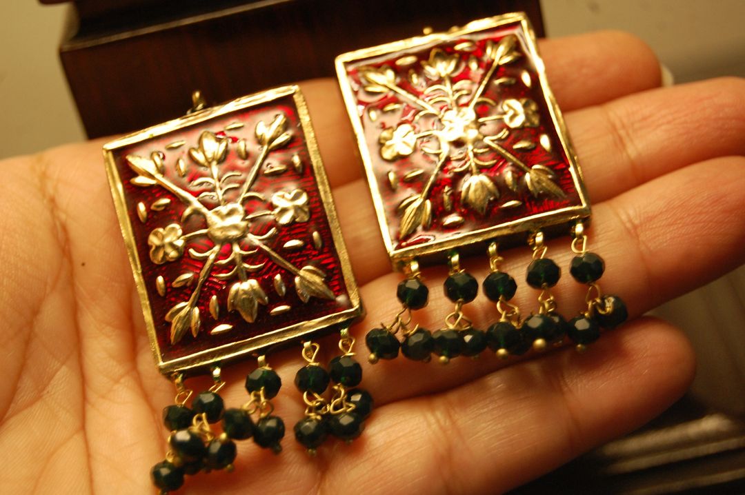 RED MEENA EARRINGS WITH GREEN