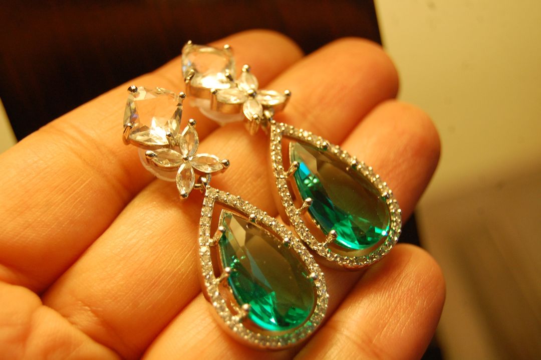 INDIAN AMERICAN DIAMOND EARRINGS IN GREEN