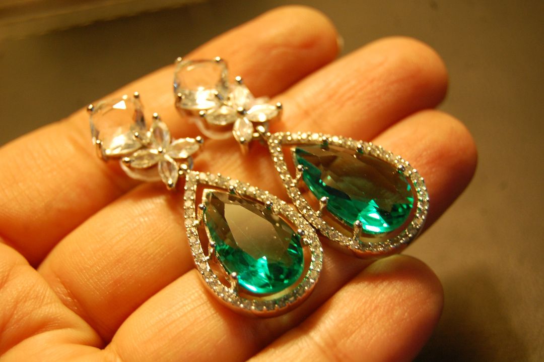 INDIAN AMERICAN DIAMOND EARRINGS IN GREEN