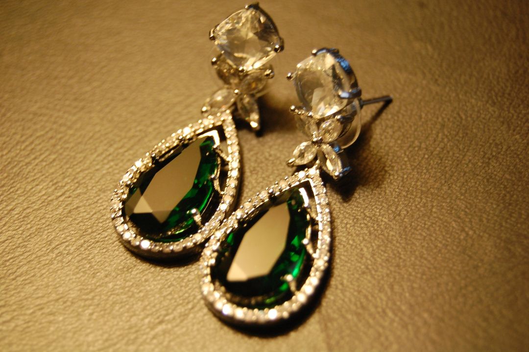 INDIAN AMERICAN ZIRCON EARRINGS IN EMERALD GREEN