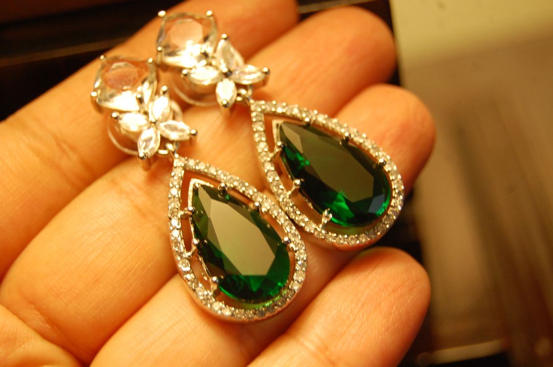 INDIAN AMERICAN ZIRCON EARRINGS IN EMERALD GREEN