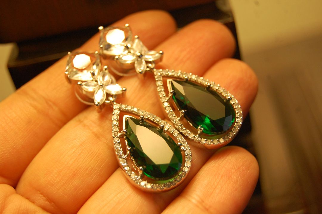 INDIAN AMERICAN ZIRCON EARRINGS IN EMERALD GREEN