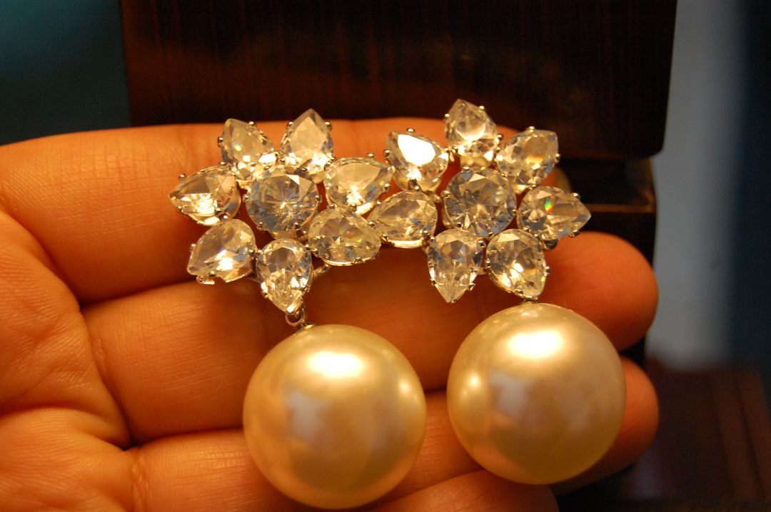 ZIRCON & PEARL EARRINGS
