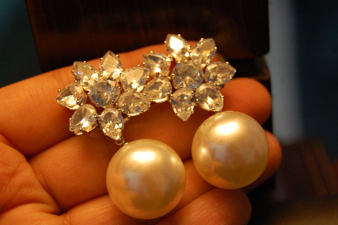 ZIRCON & PEARL EARRINGS