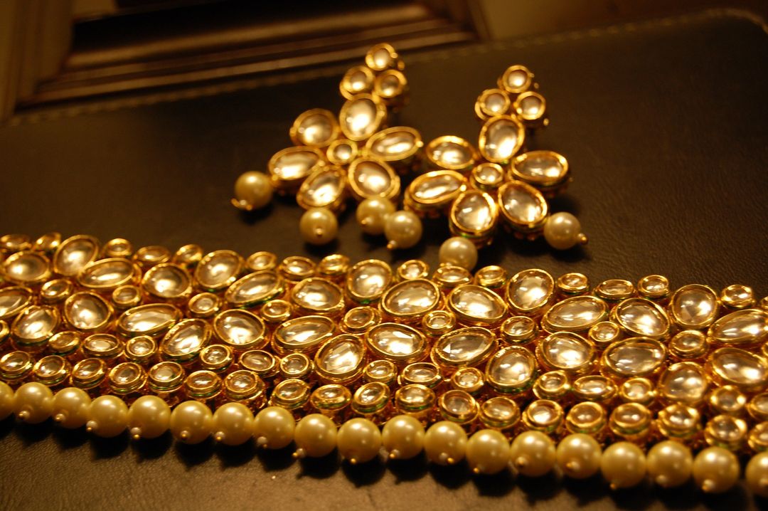 KUNDAN CHOKER SET WITH PEARLS
