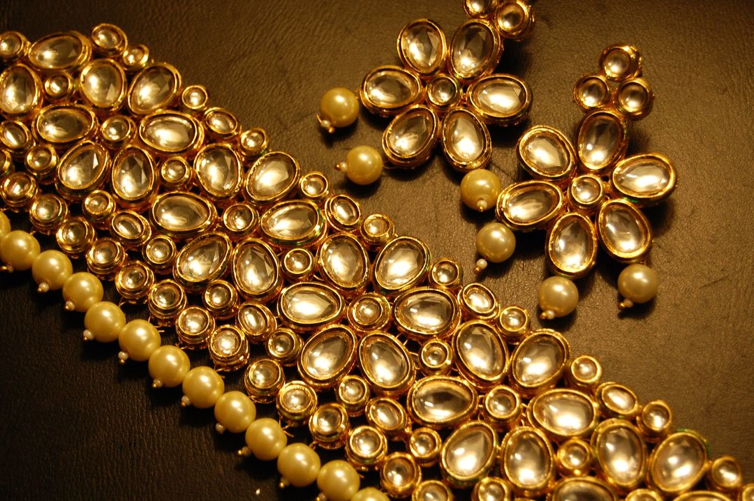 KUNDAN CHOKER SET WITH PEARLS