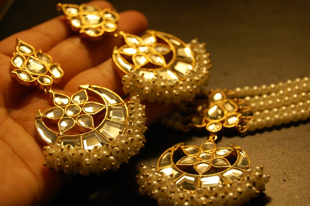 KUNDAN & PEARLS CHOKER SET