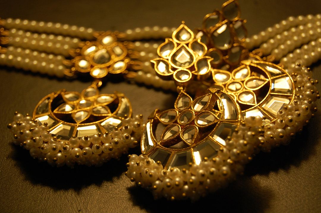 KUNDAN & PEARLS CHOKER SET