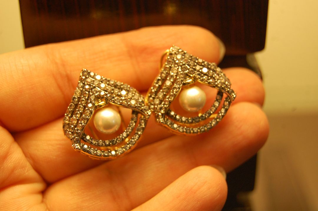 Earrings in zircon & pearls