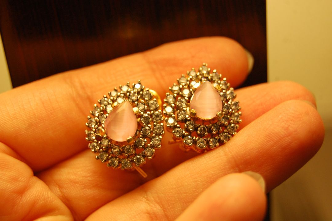 TEAR DROP EARRINGS