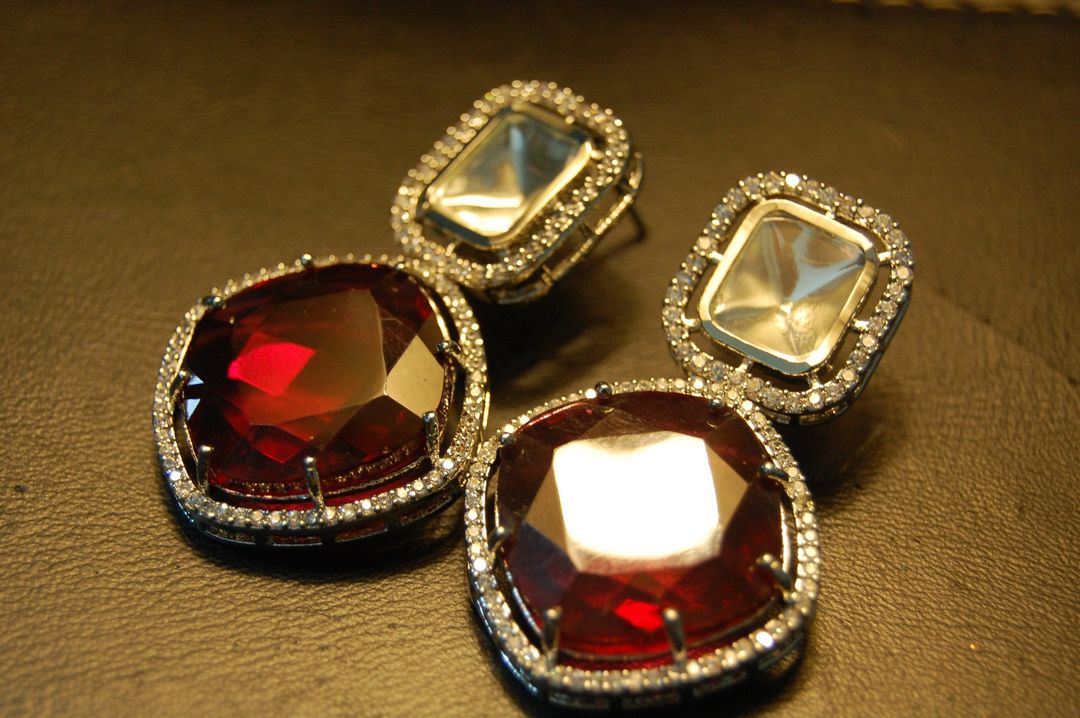 RED EARRINGS IN KUNDAN & ZIRCONS