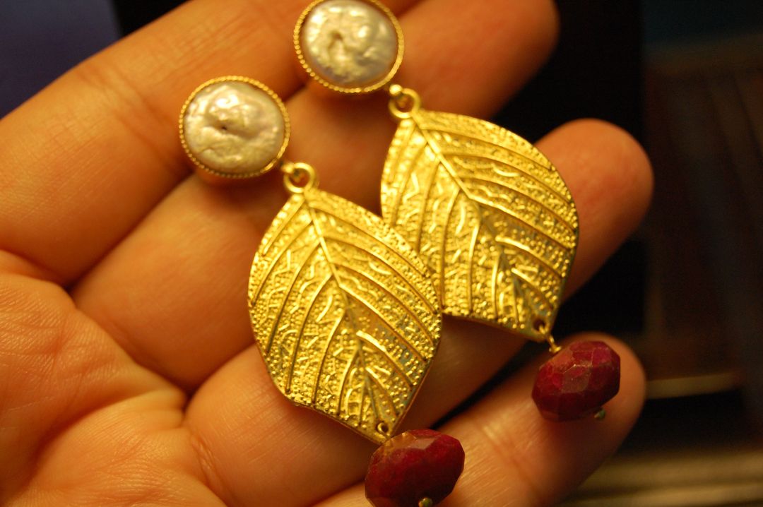 GOLD LEAVES WITH MOTHER OF PEARL