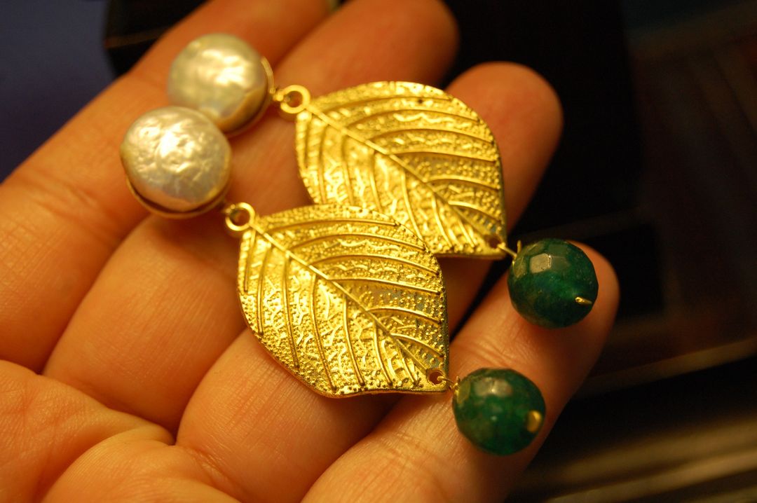 GOLD LEAVES WITH MOTHER OF PEARL