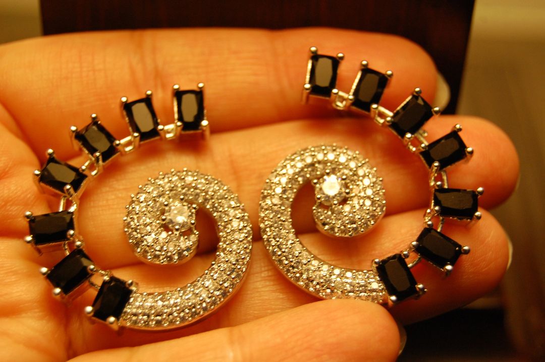 SPIRAL ZIRCON EARRINGS