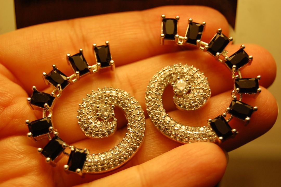 SPIRAL ZIRCON EARRINGS