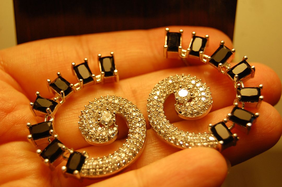 SPIRAL ZIRCON EARRINGS