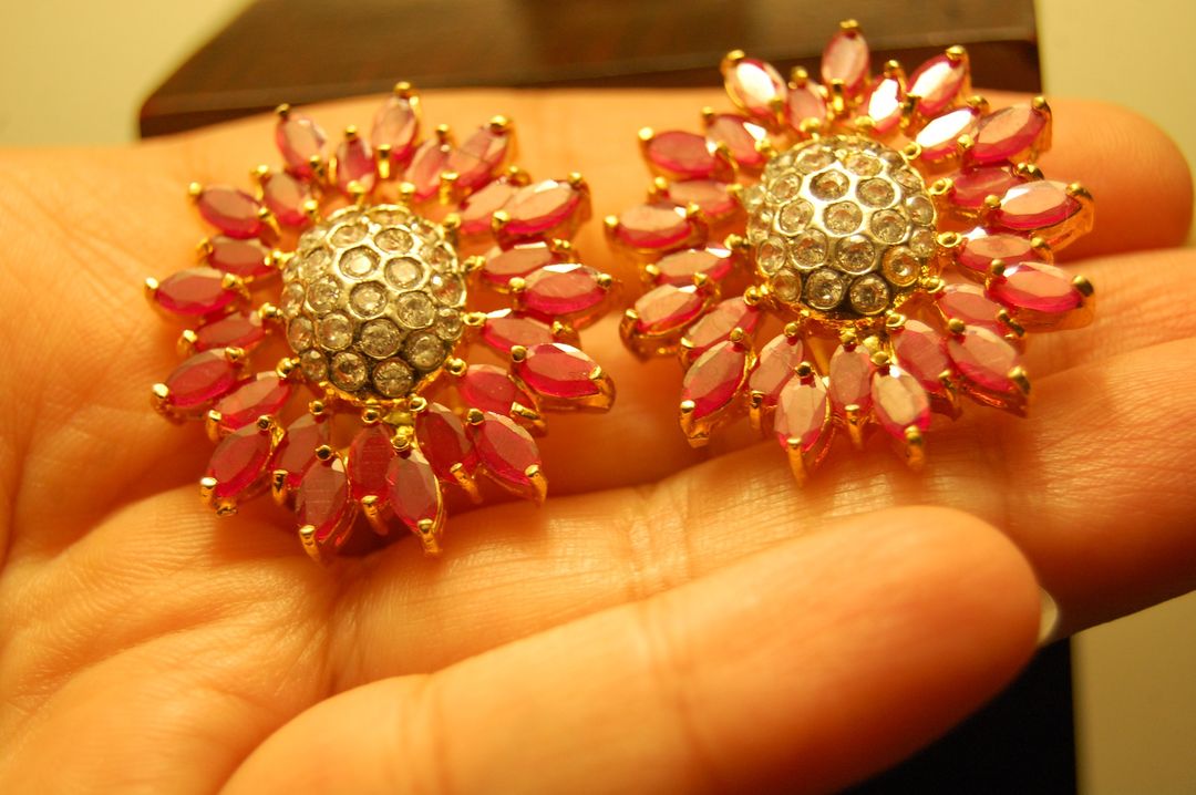 ZIRCON RED EARRINGS