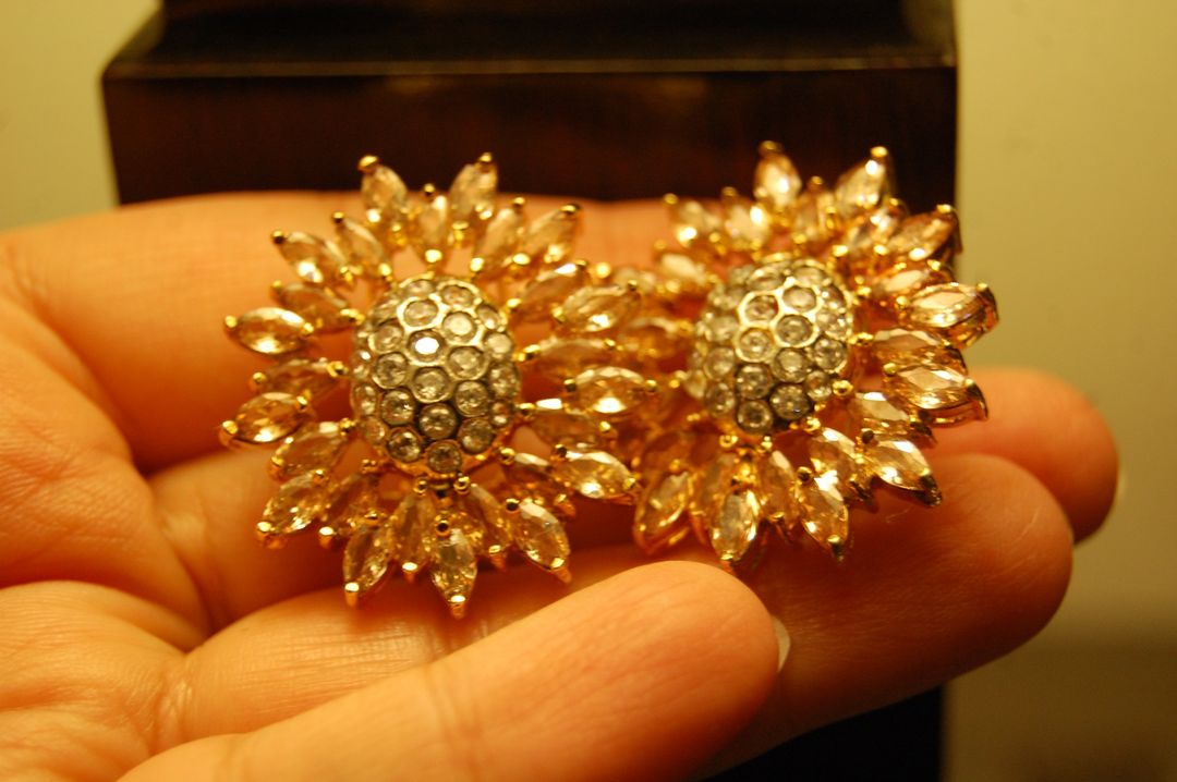 ZIRCON CHAMPAGNE EARRINGS