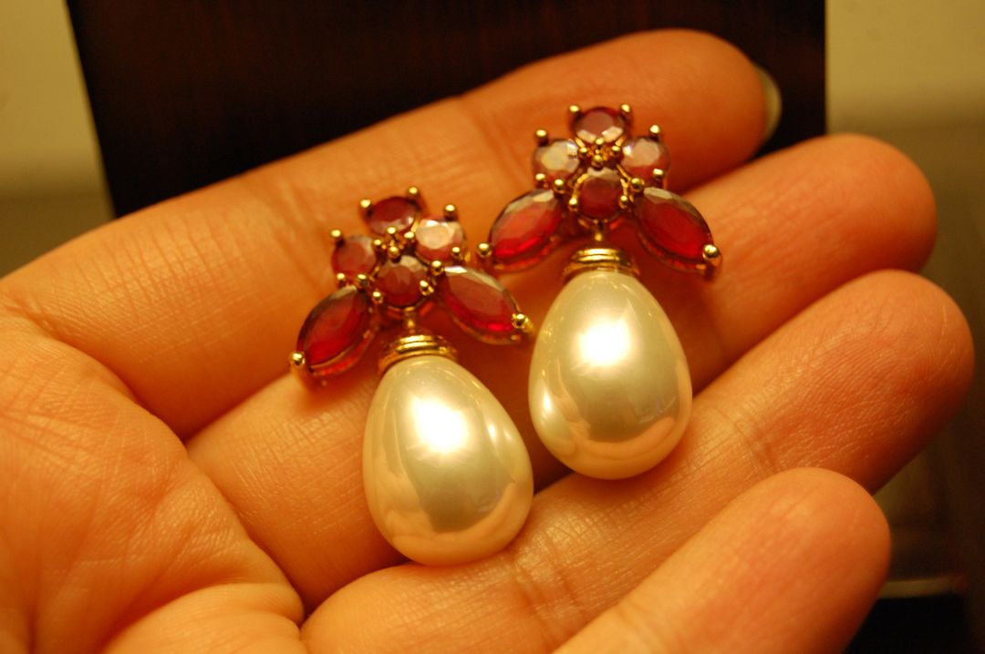 PEARL DROP WITH RED EARRINGS