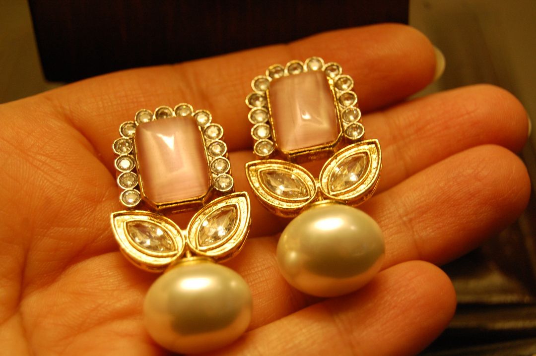 PINK & ZIRCON EARRINGS WITH PEARLS
