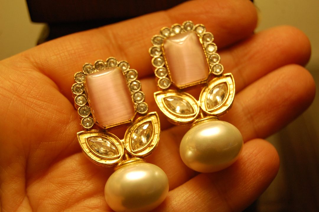 PINK & ZIRCON EARRINGS WITH PEARLS