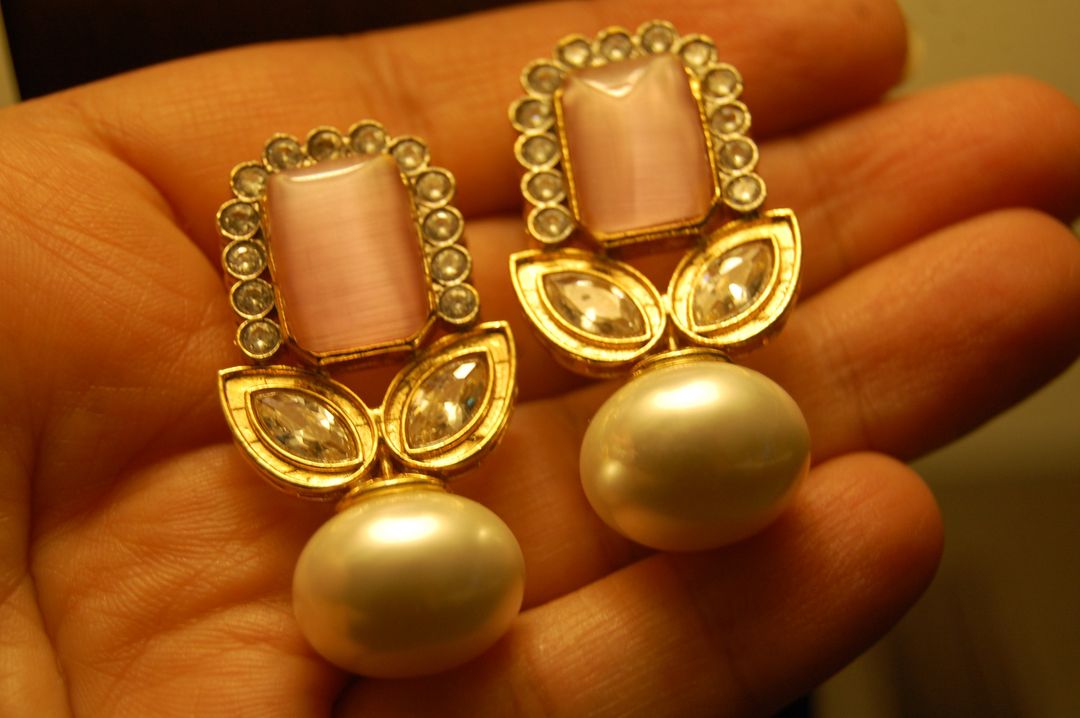 PINK & ZIRCON EARRINGS WITH PEARLS