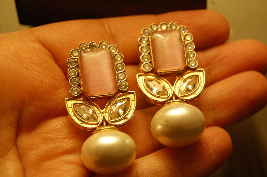 PINK & ZIRCON EARRINGS WITH PEARLS
