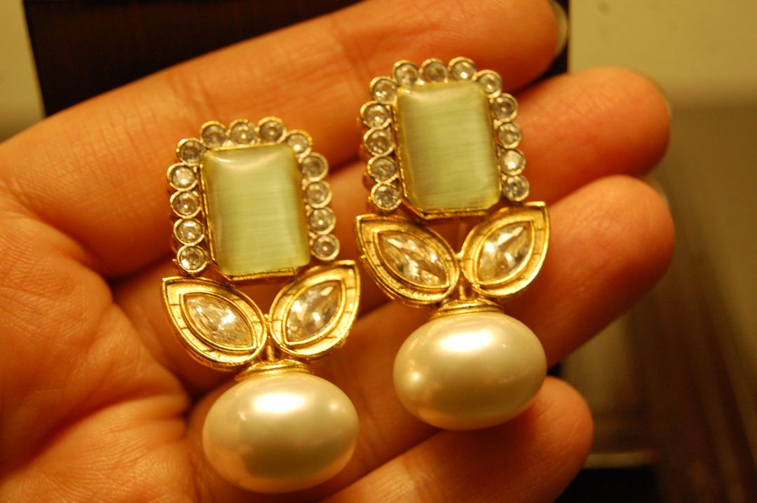 JADE & ZIRCON EARRINGS WITH PEARLS