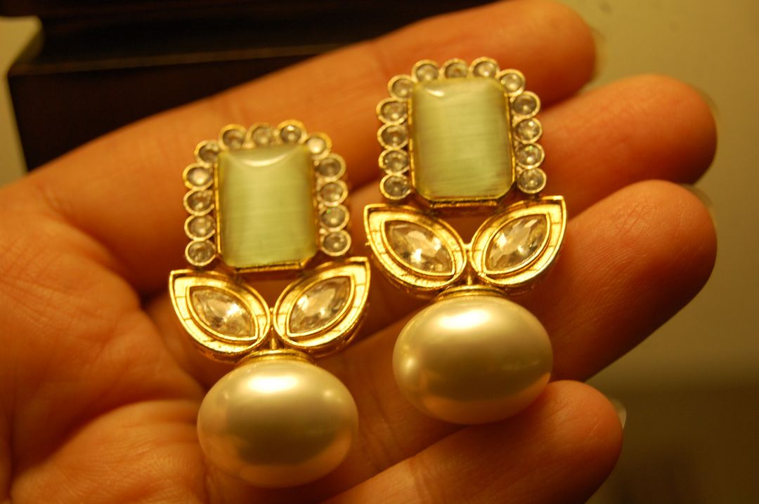 JADE & ZIRCON EARRINGS WITH PEARLS