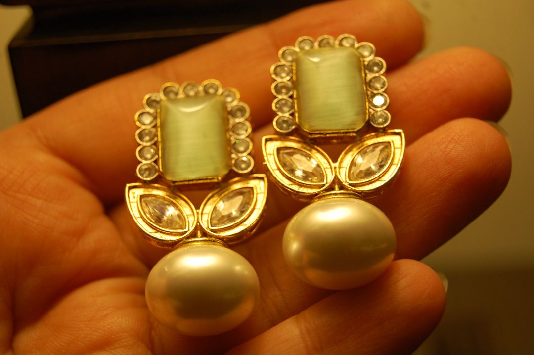 JADE & ZIRCON EARRINGS WITH PEARLS