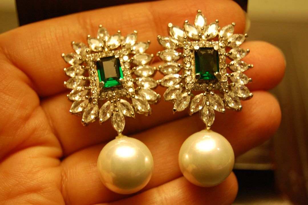GREEN ZIRCON & PEARL EARRINGS