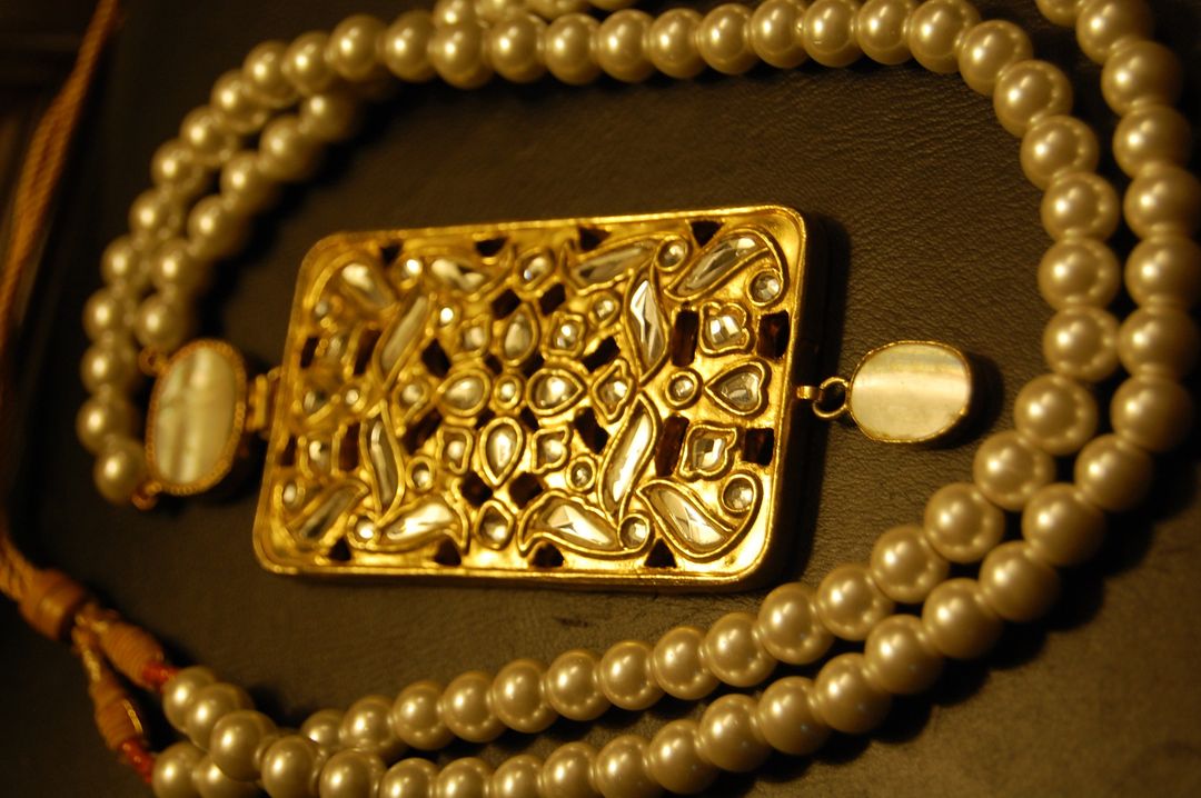KUNDAN & PEARLS MALA SET