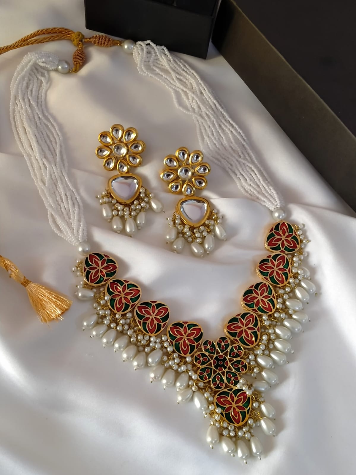 ELEGANT KUNDAN & PEARLS MALA SET