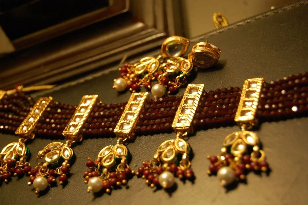 ELEGANT CHOKER KUNDAN SET IN RED