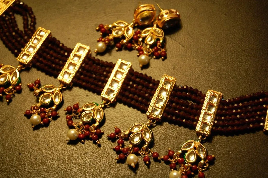 ELEGANT CHOKER KUNDAN SET IN RED