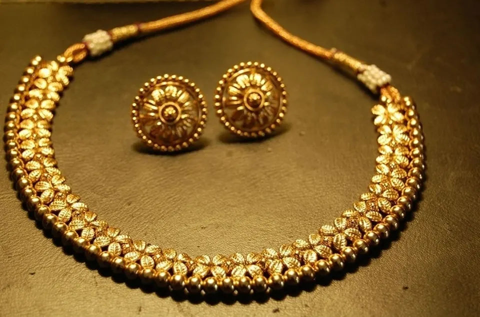 DELICATE GOLDEN GULUBAND SET