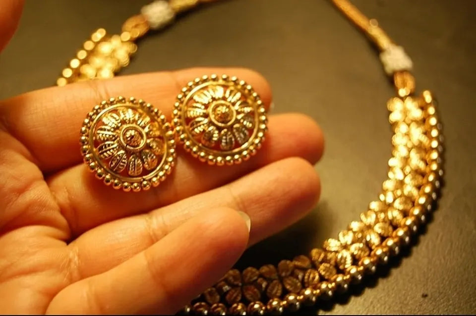 DELICATE GOLDEN GULUBAND SET