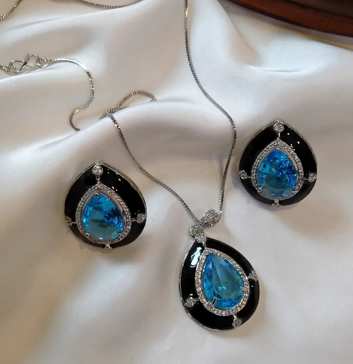 FEROZY & BLACK MEENA PENDENT SET