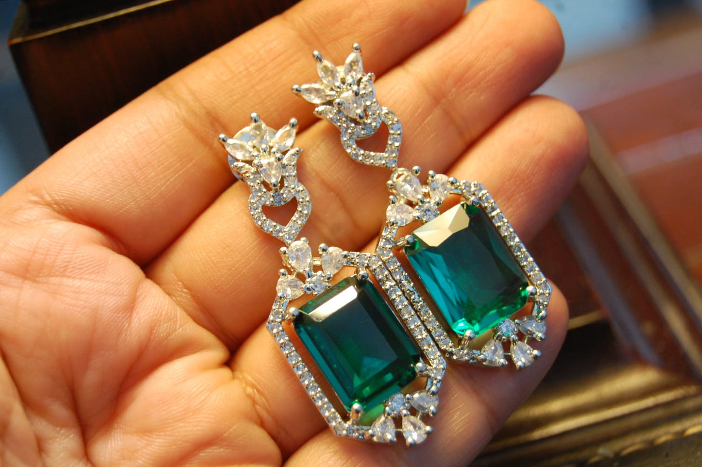 GREEN ZIRCON EARRINGS