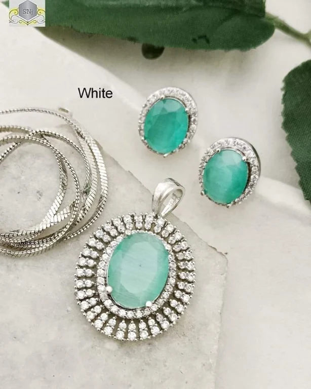 ZIRCON PENDANT SET IN JADE GREEN